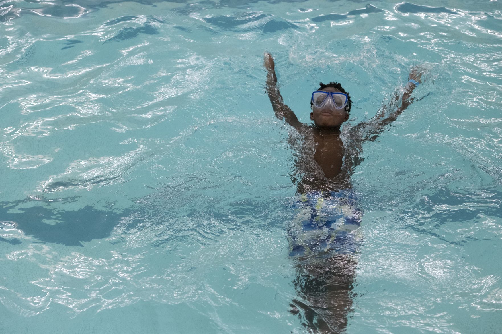 Refugee students hone their swimming skills